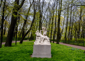 Obraz premium Old statues of St. Petersburg summer garden 