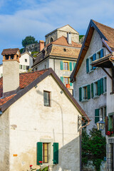 Village dans la région viticole de Lavaux en Suisse