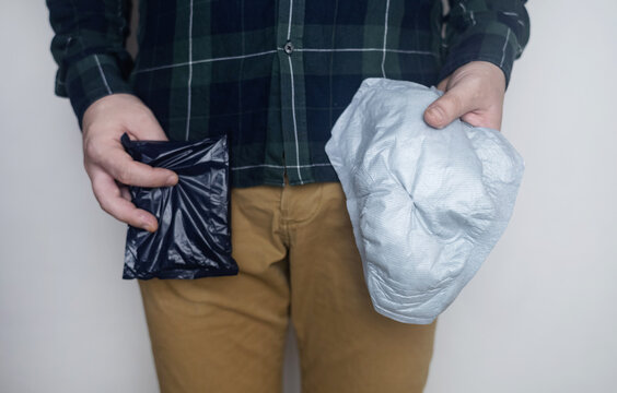 Incontinence pads for men. Urinary incontinence. Sanitary pads for men with problems of the genitourinary system. Urine leakage due to prostatitis or stress. Help with small volumes of leaking liquid