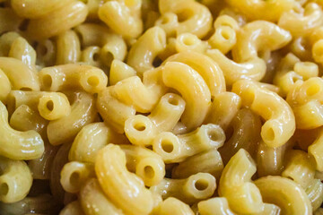 pile of cooked macaroni pasta