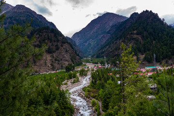 Obraz premium Bhagirathi River Flowing Through Harsil Valley, Uttarakhand