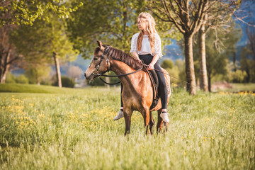 Mädchen mit Pferd