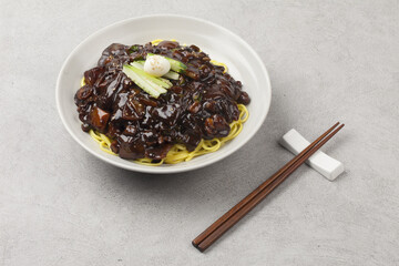  Ganjjajang is a Chinese dish. It is made by stir-frying with less water than jajangmyeon.