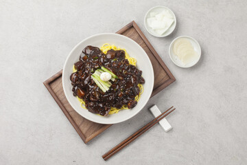  Ganjjajang is a Chinese dish. It is made by stir-frying with less water than jajangmyeon.