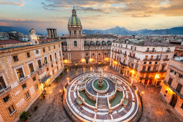 Naklejka premium Palermo, Sicily, Italy Skyline and Fountain at Dusk