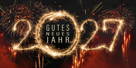 Gutes neues Jahr, Silvester, Party, Neujahr Grußkarte, Karte mit deutschem Text - Jahreszahl 2027 aus Wunderkerzen Schrift Feuerwerk, Pyrotechnik, isoliert auf schwarzem Himmel Hintergrund...