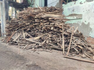 Stacked firewood ready for burning, perfect for cozy campfires, wood stoves, and rustic heating needs—natural, sustainable, and efficiently dried hardwood.