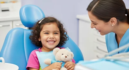 Wandcirkels Tandarts Young girl smiling while sitting in dentist chair with teddy bear    © Ajronujen