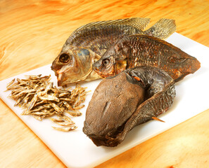 Dried Fish, Getrockneter Fisch verschiedene Sorten, afrikanische Fische, getrocknet, 
