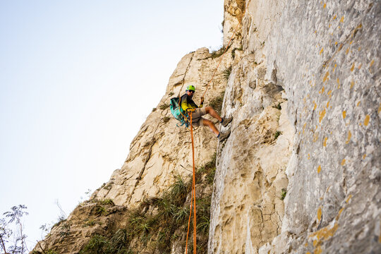 Man rappelling at Eagle&acirc;&euro;&trade;s Nest, Monterrey, Mexico