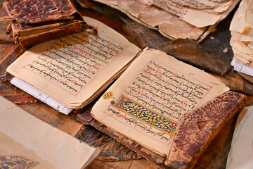 Manuscrit religieux conserv&eacute; du 13&egrave;me si&egrave;cle &agrave; Chinguetti