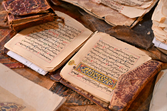 Manuscrit religieux conserv&eacute; du 13&egrave;me si&egrave;cle &agrave; Chinguetti