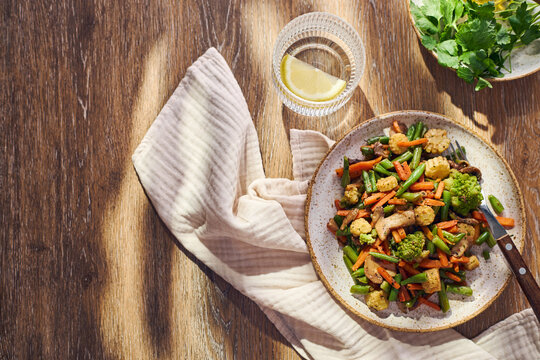 Stir-fried mixed vegetables and mushrooms