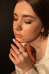 Obraz premium girl's face in profile with hand near face