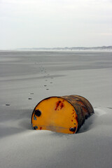 Obraz premium barrel on the beach