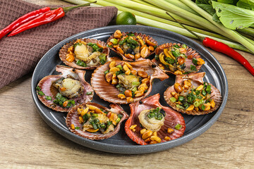 Baked scallops with scalion oil