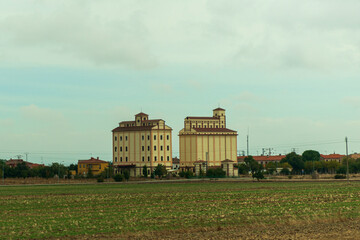 SILOS DE CEREALES ENORMES CASTILLA 2025