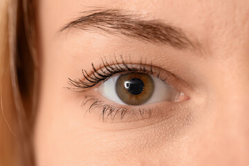 Obraz premium Young woman with beautiful eyes, closeup