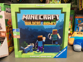 Naklejka premium Minecraft Builders and Biomes Board Game by Ravensburger