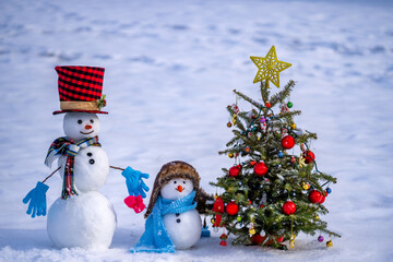 Snowman winter background. Snow holiday scene. Festive snowman with scarf. Snowy design. Happy snow-man with hat. Christmas banner. Frosty snowman. Winter greeting postcard. Funny snowman.
