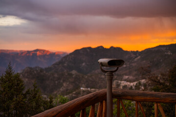 Sierra tarahumara en el atardecer, Barrancas del cobre en Chihuahua, turismo de aventura en México