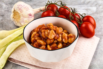 White baked bean in tomato sauce