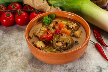 Thai curry with chicken and basil
