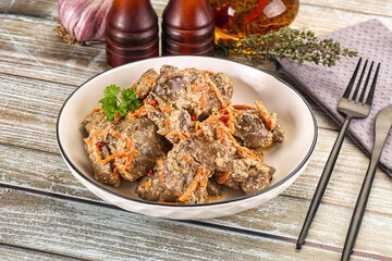 Chicken liver with cream and carrot