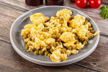 Scrambled egg omelet with green peas