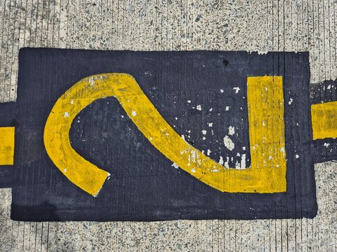 the number two marker is missing on the yellow apron