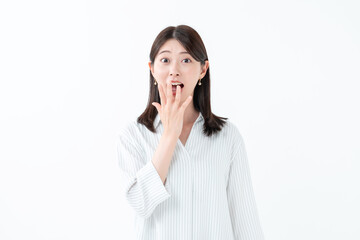驚く女性