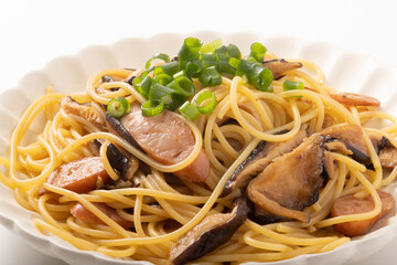 椎茸とウィンナーのバター醤油パスタ