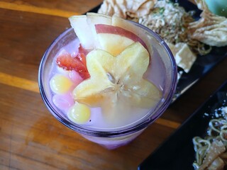 Es Gobak Sodor is a drink from Indonesia filled with fruit such as strawberries, jelly and star fruit. It tastes sweet and refreshing.