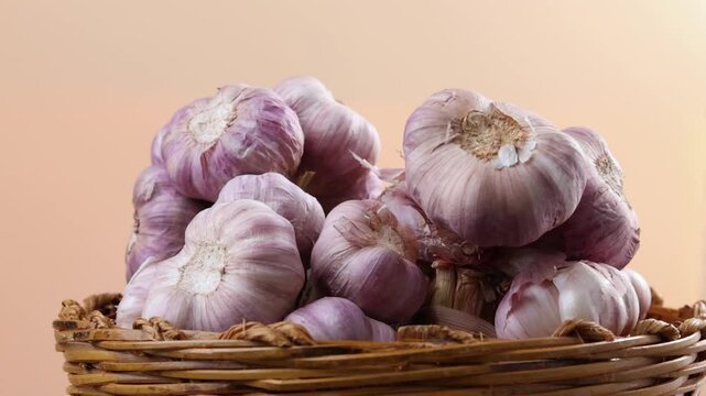 Dried garlic in a basket	