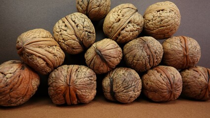 Orzech włoski w łupinie