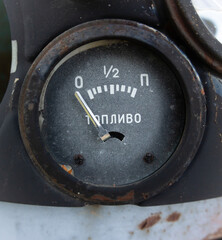 Analog Fuel Gauge: Vehicle Dashboard Meter