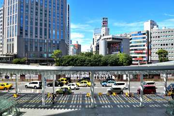 横浜駅西口の駅前の風景