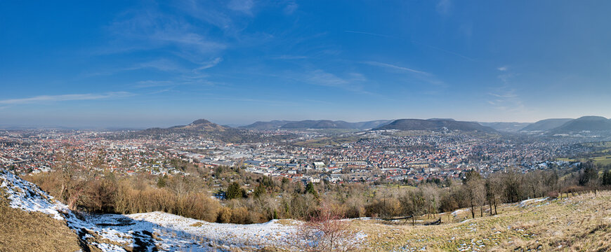 Panorama vom Georgenberg auf Reutlingen unter Achalm und Pfullingen