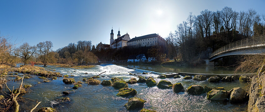Kloster Obermarchtal &uuml;ber der Donau zwischen Schw&auml;bischer Alb und Oberschwaben
