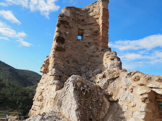 restos de la torre de control del castillo medieval de Pratdip, construcci&oacute;n circular de piedra, Tarragona, Catalu&ntilde;a, Esapa&ntilde;a, Europa