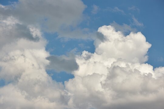 Clouds in blus ksy