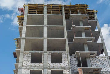 A frame made of load-bearing reinforced concrete walls during the construction of a multi-storey...