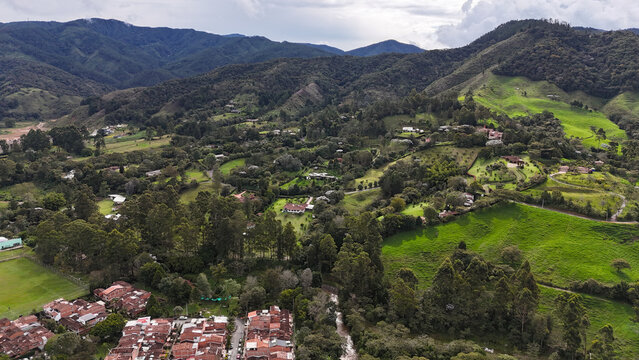 Foto a&eacute;rea sobre el municipio de El Retiro, en Antioquia, Colombia