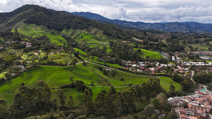 Obraz premium Foto aérea sobre el municipio de El Retiro, en Antioquia, Colombia