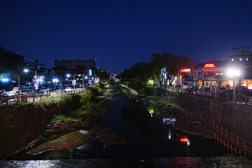 Obraz premium Suwon River in Gyeonggi-do, South Korea - 韓国 京畿道 水原 水原華城 華虹門