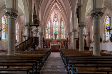 Fototapeta premium Intérieur d'une ancienne église catholique dans les Vosges au Girmont Val d'Ajol
