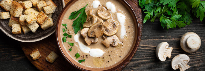 Mushroom cream soup with croutons