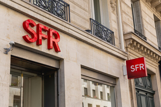 Le logo de marque SFR dans la rue. Paris, 29 mai 2025 - France.
