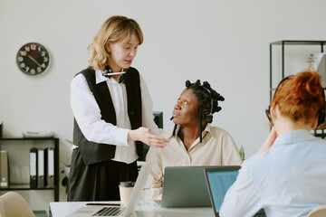 Manager engaging diverse team members in meaningful discussion within office environment Encouraging collaboration and inclusivity in workspace