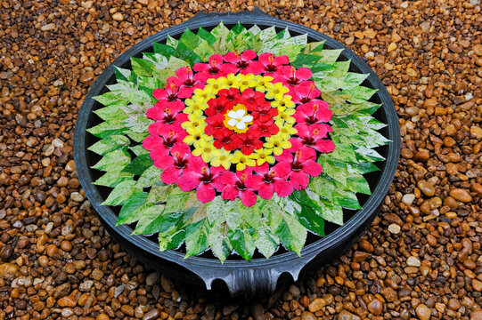 Fresh flower arrangement, Kumarakom Lake Resort hotel, Kerala state, South India, Asia